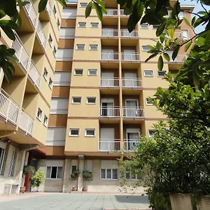 https://residence-giusti-6.italymilanhotels.net